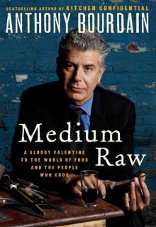 Medium Raw: A Bloody Valentine to the World of Food and the People Who Cook Read online