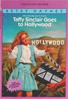 Taffy Sinclair 010 - Taffy Sinclair Goes to Hollywood Read online