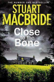 Close to the Bone (Special Edition) (Logan McRae, Book 8)